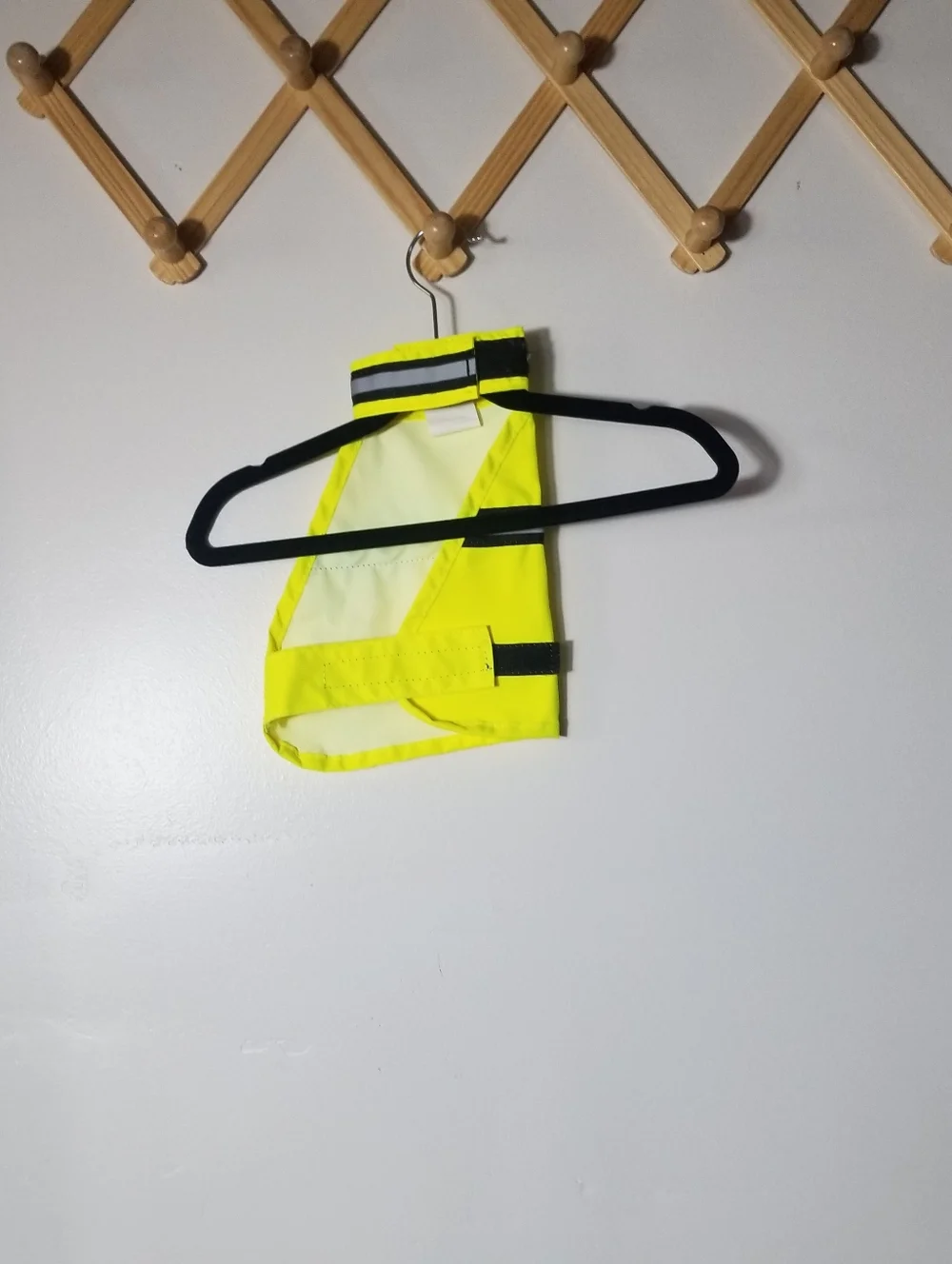 BASS CREEK OUTFITTERS DOG SAFETY REFLECTIVE JACKET SIZE ESTIMATED SMALL